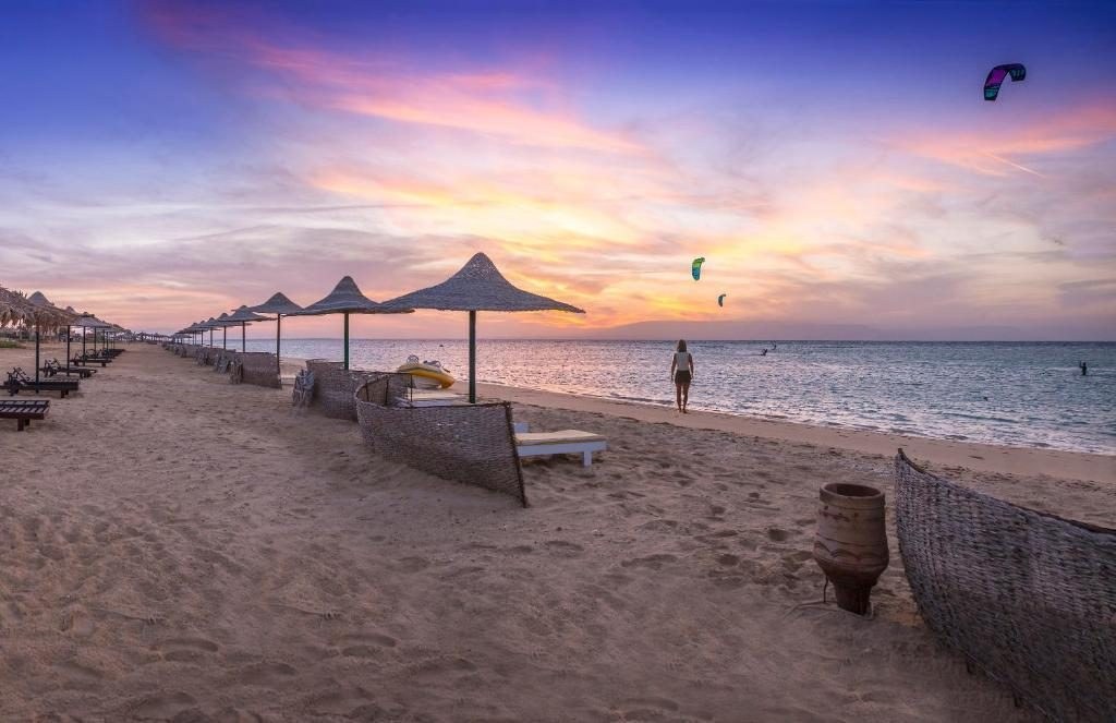Sunset beach with kite surfers on a Solo weekend trip to Ras Sudr